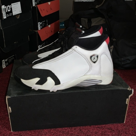Athletic_Shoes